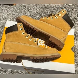 TIMBERLAND PREMIUM
6 IN WATERPROOF BOOT
WHEAT NUBUCK